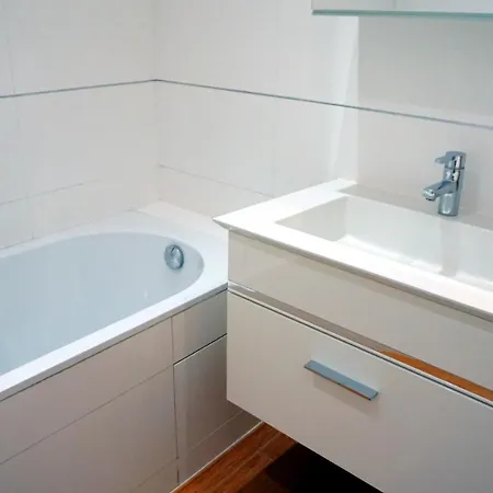 Avenue Bugeaud - 16 Appartement *